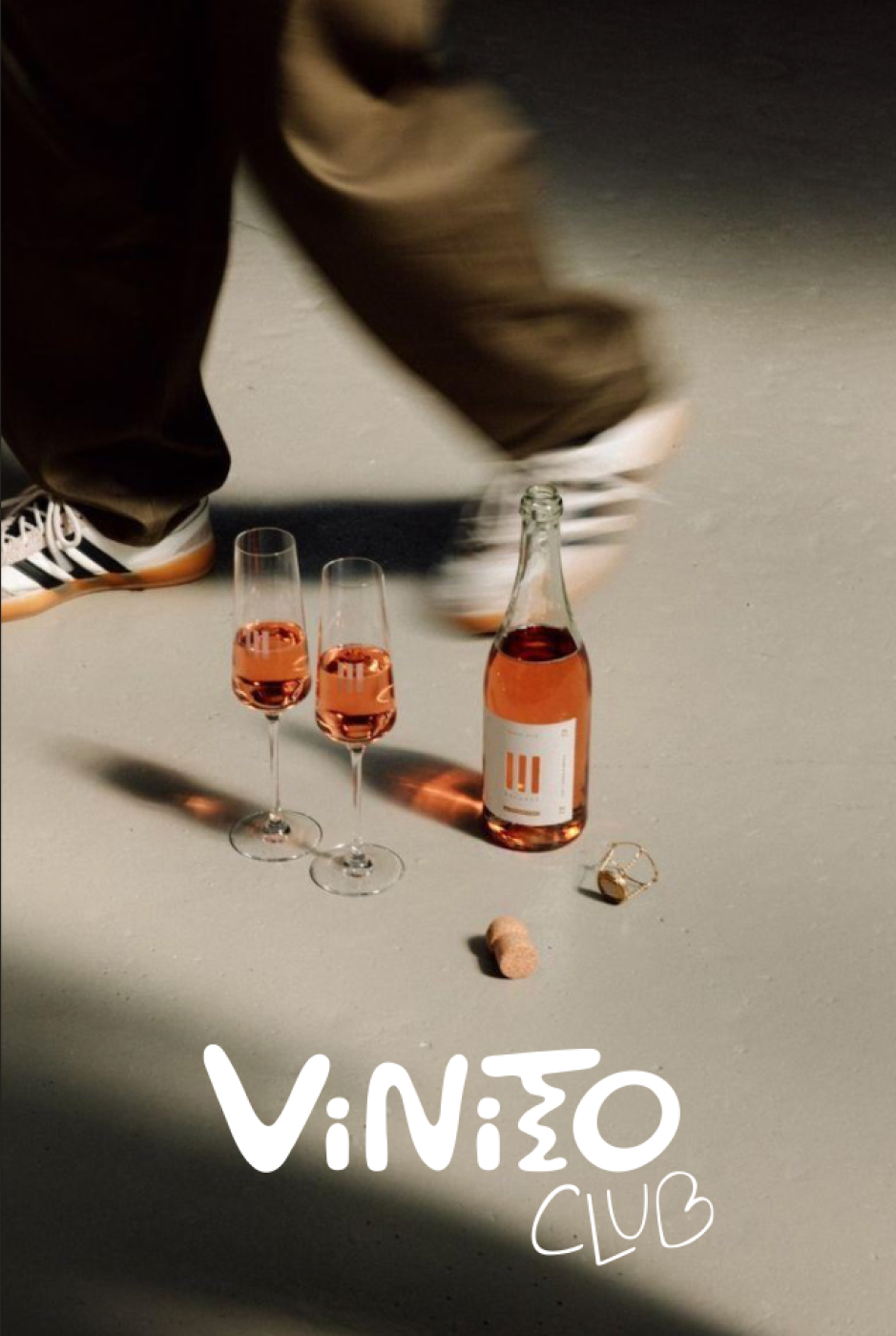 Vinito Club bottle and glasses poster
